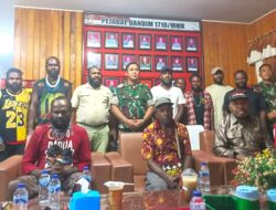 Enam Warga Diserahkan Kepada Perwakilan Keluarga, Kodim 1710/Mimika Tegaskan Proses Sesuai Prosedur Hukum.