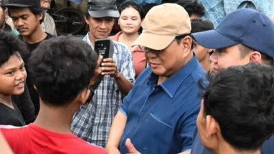 Presiden Prabowo Mendadak Kunjungi Warga Yang Tinggal di Pinggiran Rel Kereta Api.