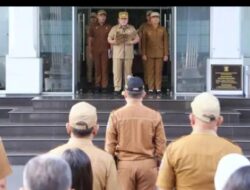 Wali Kota Wesly Pembina Apel Gabungan Pemko Pematangsiantar dan Serahkan SK Pensiun ASN