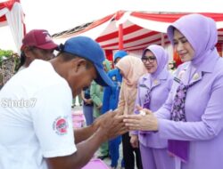Ketua Umum Dharma Pertiwi Pimpin Kegiatan Bakti Sosial di Bekasi