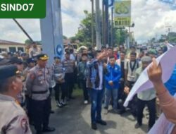 Tuntutan Massa di Depan Mapolres Dairi, Meminta Kapolri Mencopot AKBP Otniel Siahaan dari Kapolres Dairi.