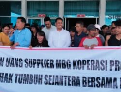 Ratusan Supplier MBG Geruduk Kantor Bupati Taput, “Tuntut Aksi Agar Dana Koperasi Dicairkan.”
