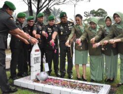 Danrem 031/WB Brigjen TNI Dr. Agustatius Sitepu, S.Sos.,M.Si.,M.Han Ziarah ke Makam Tokoh pembangunan Riau dan Tokoh Pengibar Bendera Pertama