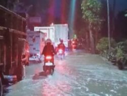 Arus Jalan Lintas Medan Km 6, Siantar Martoba Terendam Air, Jalur Lalulintas Lumpuh Total.