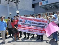 Aksi Puluhan Korban dari Dugaan Penipuan Rp4,2 Miliar, Serbu Kantor BNI Pematangsiantar.