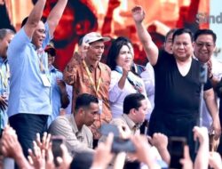 Presiden Prabowo Joget dan Lepas Baju saat Hadiri May Day di Monas, Janjikan Rumah Murah untuk Buruh