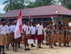 Antusiasme Tinggi Warnai Upacara Hardiknas di SD Naena Kekwa Bersama Satgas TMMD Kodim 1710/Mimika