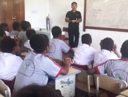 Satgas TMMD Ke-128 Kodim 1710/Mimika Beri Penyuluhan Bahaya Narkoba dan Lem Aibon kepada Pelajar