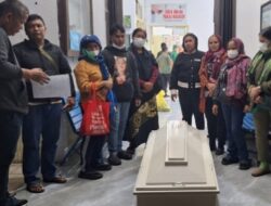 Respons Cepat Tim INAFIS Polres Simalungun Ungkap Misteri Temu Mayat Ibu Rumah Tangga yang Ditemukan Membusuk di Kursi Ruang Tamu