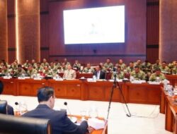 Panglima TNI Hadiri Raker Bersama Komisi I DPR RI Bahas Dinamika Geopolitik dan Misi Perdamaian Dunia