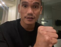 Bintang Timnas Indonesia Riko Simanjuntak Angkat Jempol Untuk Polres Simalungun: “Luar Biasa, Sarang Narkoba Dibakar, Lima Pelaku Diringkus!”