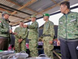 Wapang TNI Dampingi Menhan RI Tinjau Yonif TP 808/Mbaham Matta di Papua Barat