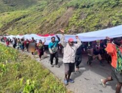 Peringatan Hari Lahir Pancasila, 800 Warga Puncak Jaya Kirab Bendera 50 Meter