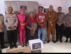 Air Mata Bahagia Opung Sipayung: Kapolres Dan Ketua Bhayangkari Simalungun Serahkan Rumah Baru Lengkap Dengan Kasur, Lemari, Kompor Gas Hingga TV Baru