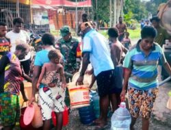 Koramil 1710-07/Mapurujaya Salurkan Bantuan Air Bersih untuk Warga Kampung Mwuare