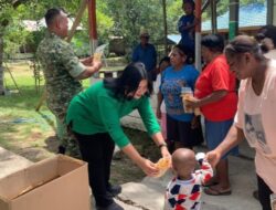 Canda Tawa Warnai Lokasi TMMD Ke-129, Kehangatan Dansatgas dan Ketua Persit Hadirkan Kebahagiaan bagi Mama-Mama dan Anak-Anak Kampung Sesor