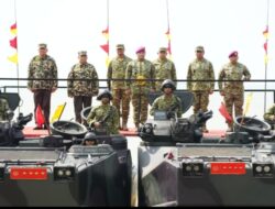 Wakil Panglima TNI dan Sejumlah Pejabat Negara Terima Warga Kehormatan dan Brevet Korps Marinir