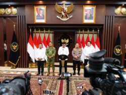 Panglima TNI Dampingi Menko Polkam Sampaikan Imbauan Jaga Kondusivitas Bangsa