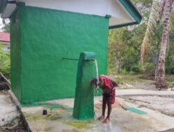 Kehadiran TNI Manunggal (TMMD Ke – 129) Hadirkan Manfaat Nyata, Air Bersih Mengalir Terpantau Senyum Anak-Anak Kampung Sesor Semakin Semangat.