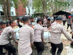 Satbrimob Polda NTT Gerak Cepat Evakuasi Korban dan Buka Akses Terdampak Gempa.