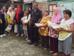 Kegiatan Rutinitas Bulanan Hefriansyah Noor Melalui KRNS Menyalurkan Bantuan Kepada warga  Kurang mampu di Kelurahan Karo Kecamatan Siantar Selatan.