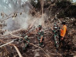 Menembus Medan Sulit Demi Selamatkan Hutan, TNI-Polri dan Tim Gabungan Bergerak Padamkan Karhutla Bengkalis