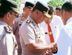 Mendadak  setelah Apel Pagi  Kapolres Simalungun Antisipasi Judol dan Pinjol, Kapolres Simalungun Cek HP Personel