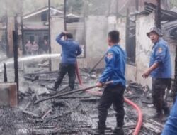 Kebakaran Melanda Tiga Rumah di Desa Sinambela, Pemkab Humbahas Kerahkan Tiga Armada Damkar