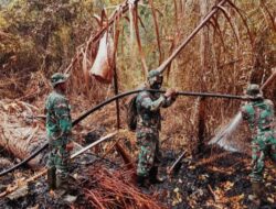 Personel Kodam XIX/Tuanku Tambusai Bertahan di Medan Gambut, Pendinginan Karhutla Berlanjut di Bengkalis dan Meranti