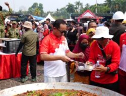 TNI Bagikan 22.000 Porsi Makanan Gratis Untuk Masyarakat pada TNI Fair 2026 Di Monas.