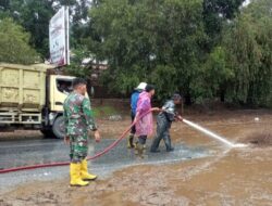 Gerak Cepat TNI Bantu  Tangani Dampak Banjir Bandang di Kabupaten Solok Sumbar