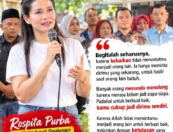 Merayakan HUT ke 9 KRNS memberi tali   asih kepada anak yatim dan janda yang kurang mampu , dan di barengin ibu wakil bupati Ropita  Purba meninjau warga kurang mam