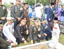 Pangdam XIX/TT Tabur Bunga di TMP Kusuma Dharma, Ziarah Nasional HUT Ke-81 TNI Berlangsung Khidmat