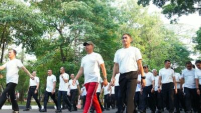 Olahraga Bersama, Panglima TNI Perkuat Kebersamaan dengan Prajurit Mabes TNI